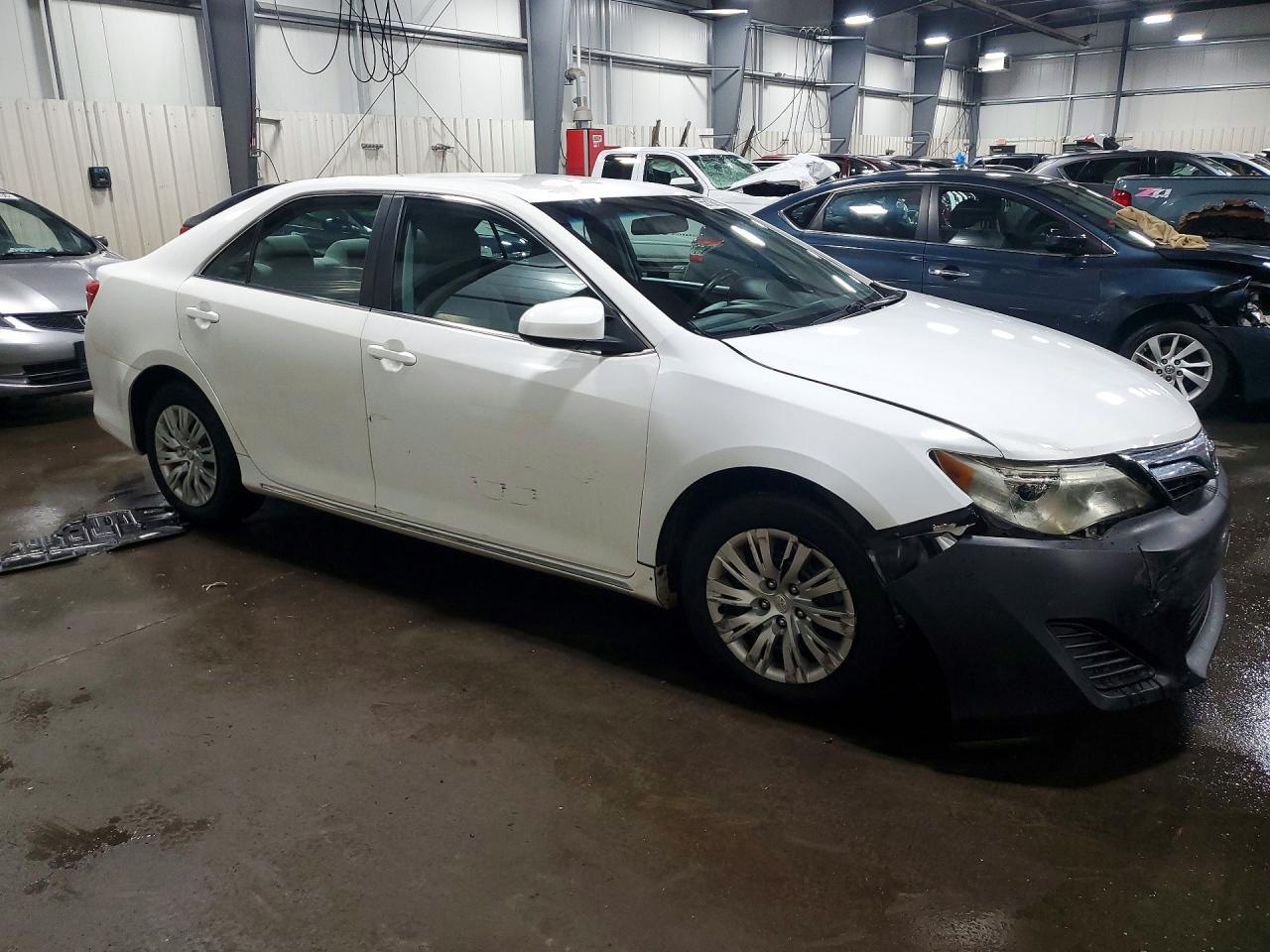 2014 Toyota Camry Le - Image 4