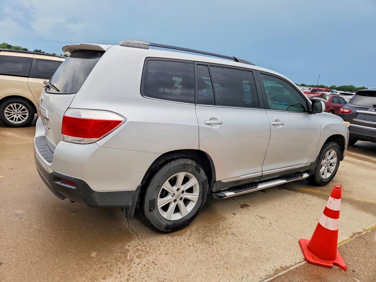 2012 Toyota Highlander Se - Image 3