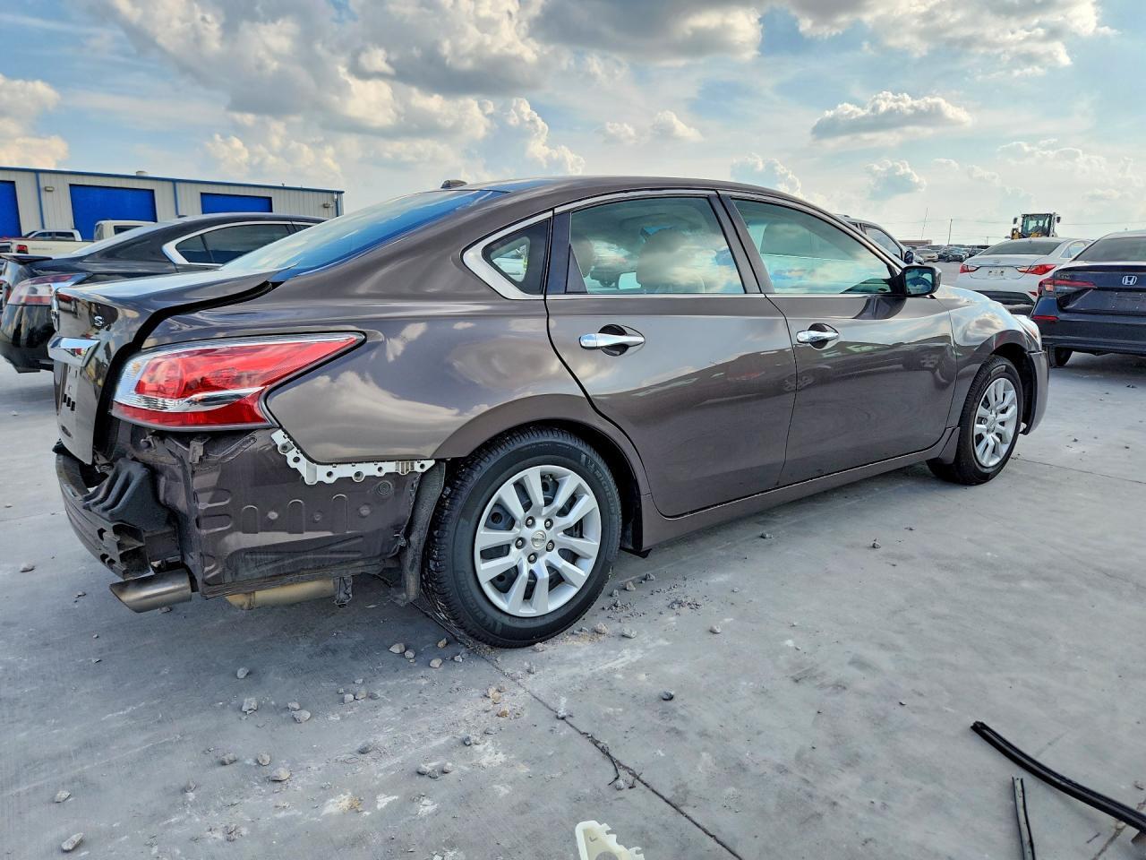 2015 Nissan Altima 2.5 S - Фото 3