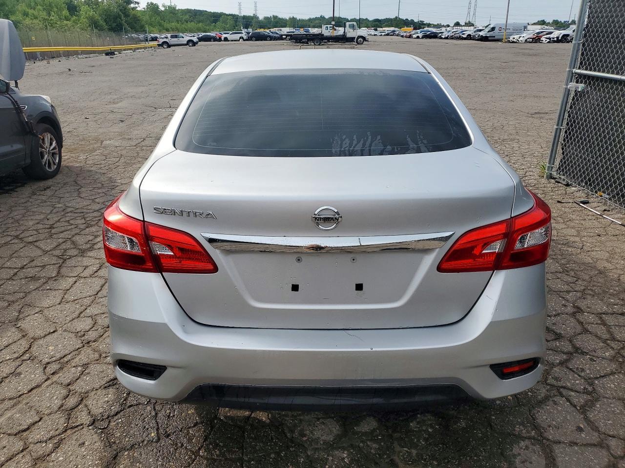 2018 Nissan Sentra S - Фото 6