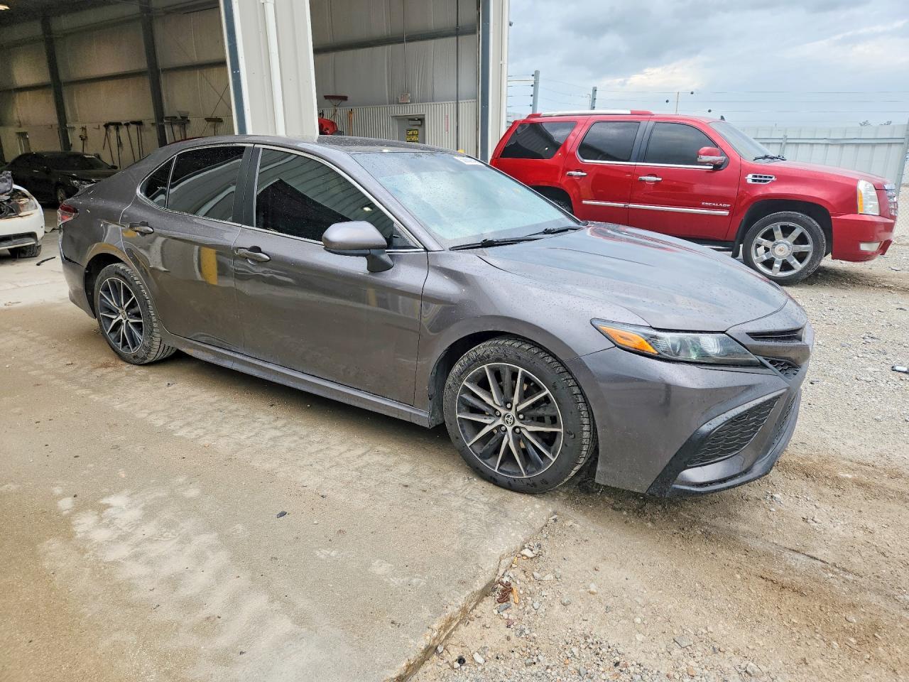 2021 Toyota Camry Se - Фото 4