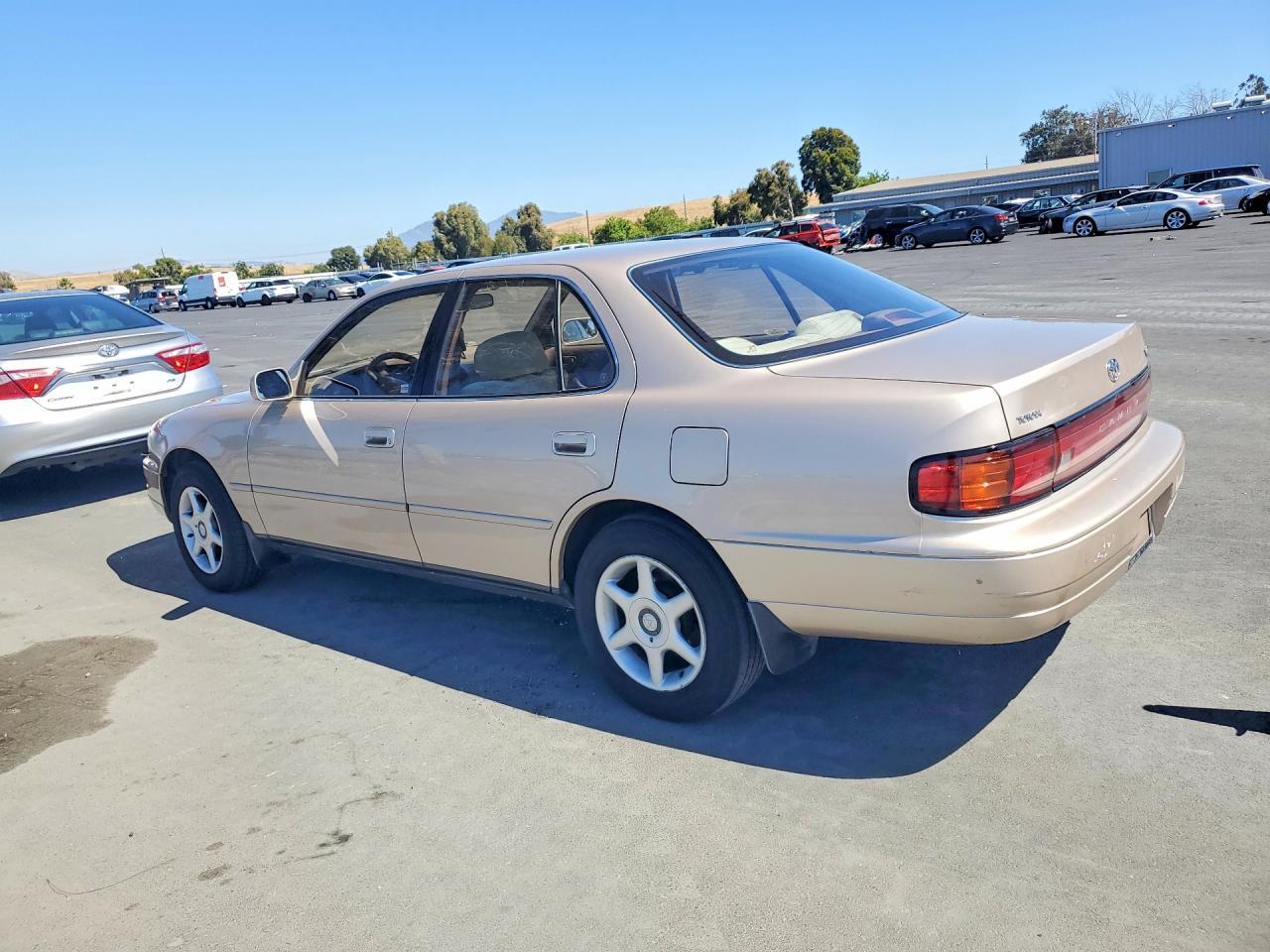 1993 Toyota Camry Le - Image 2