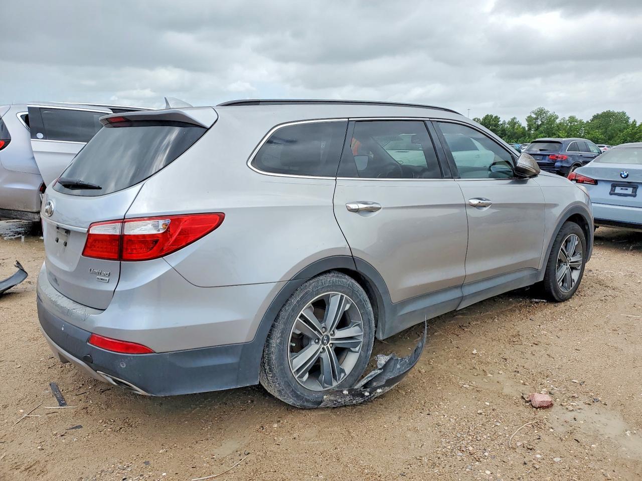 2015 Hyundai Santa Fe Limited - Image 3
