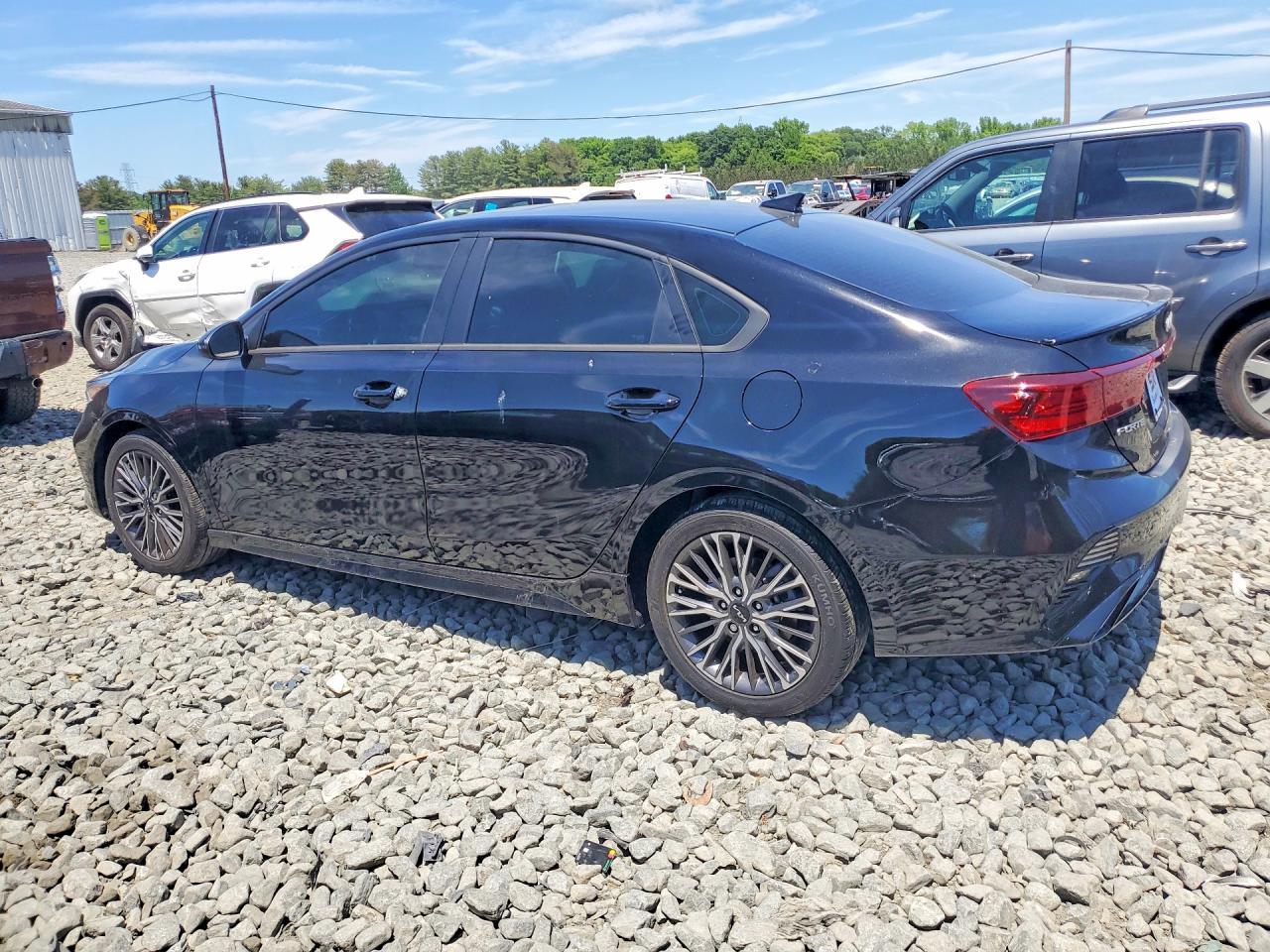 2023 Kia Forte Gt Line - Фото 2