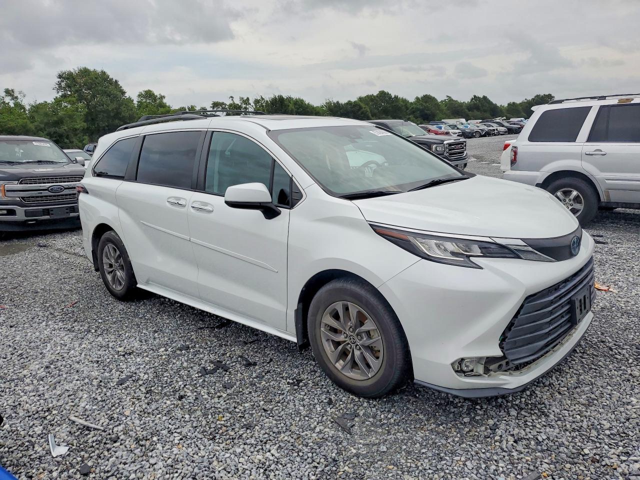 2022 Toyota Sienna Xle - Image 4