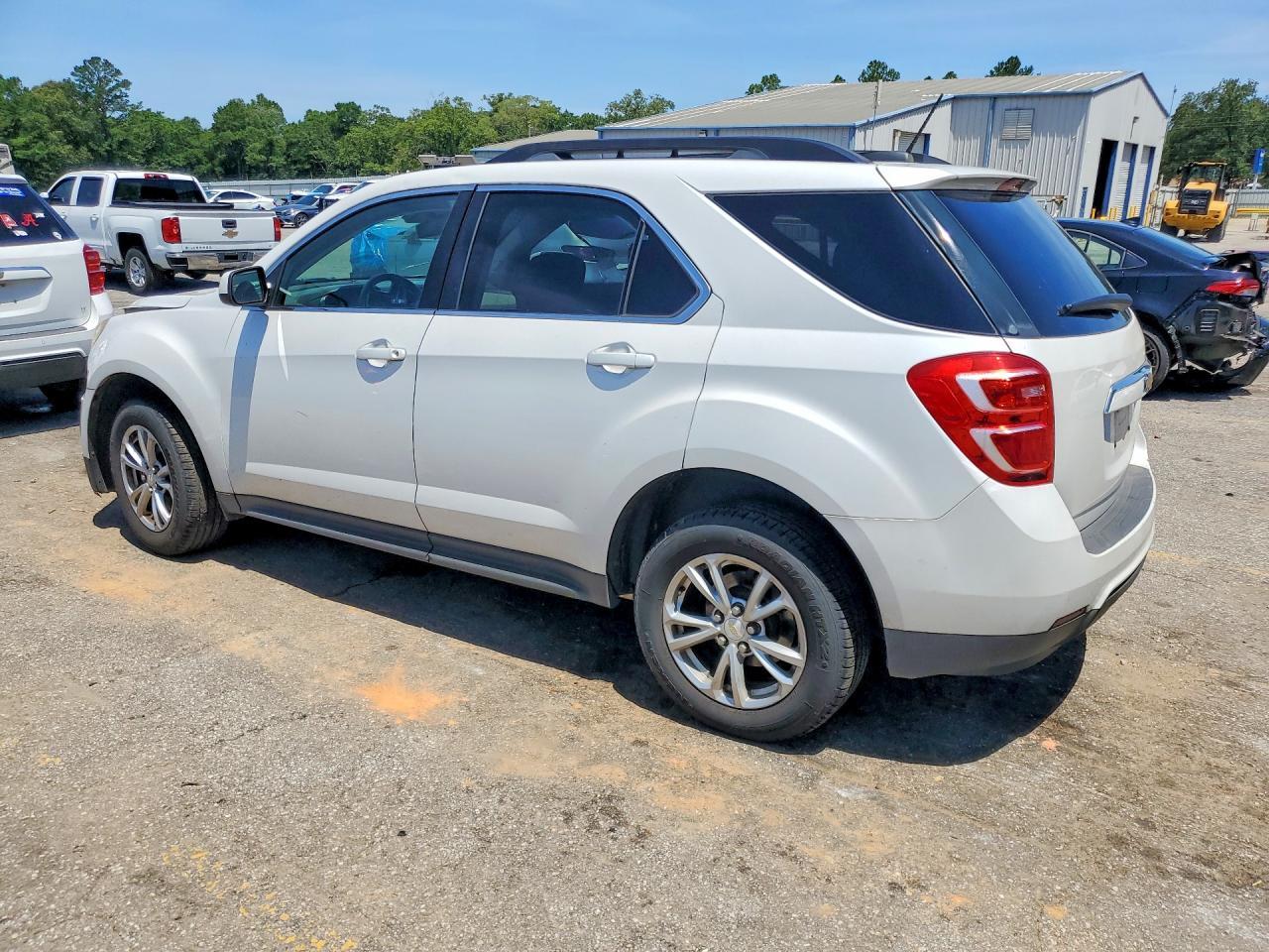 2016 Chevrolet Equinox Lt - Image 2
