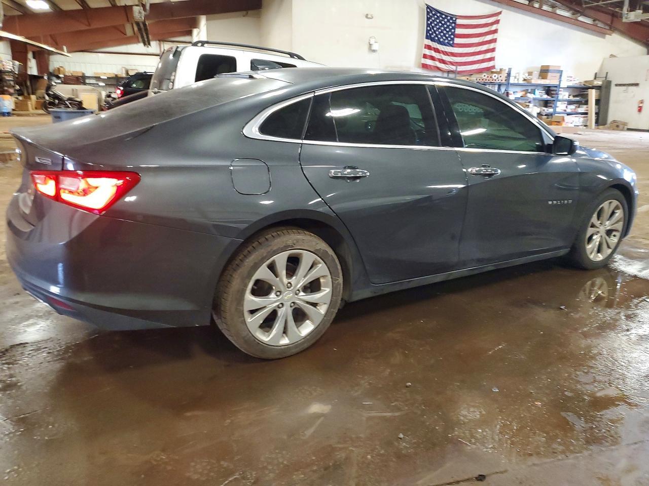 2017 Chevrolet Malibu Premier - Image 3