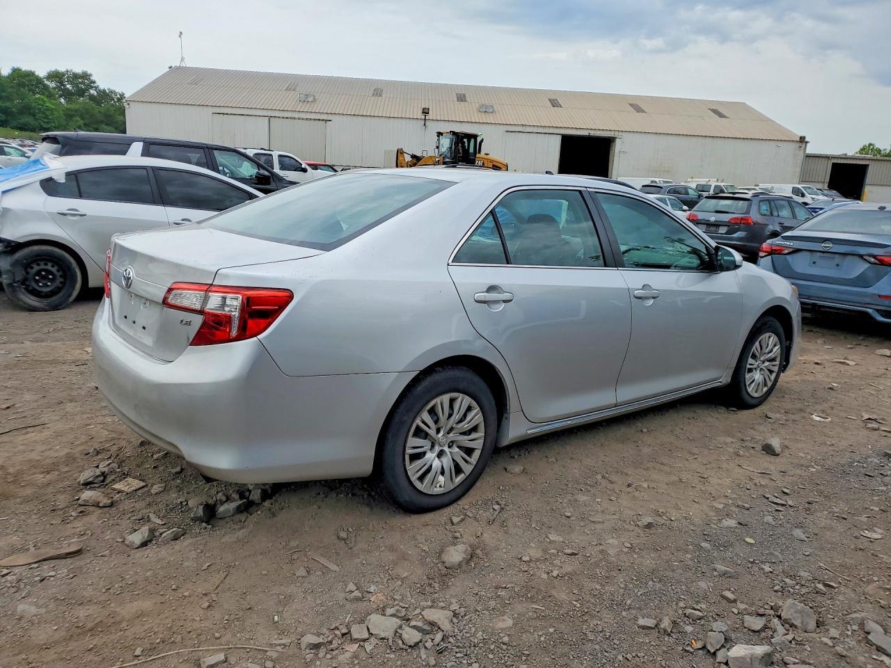 2014 Toyota Camry Le - Фото 3