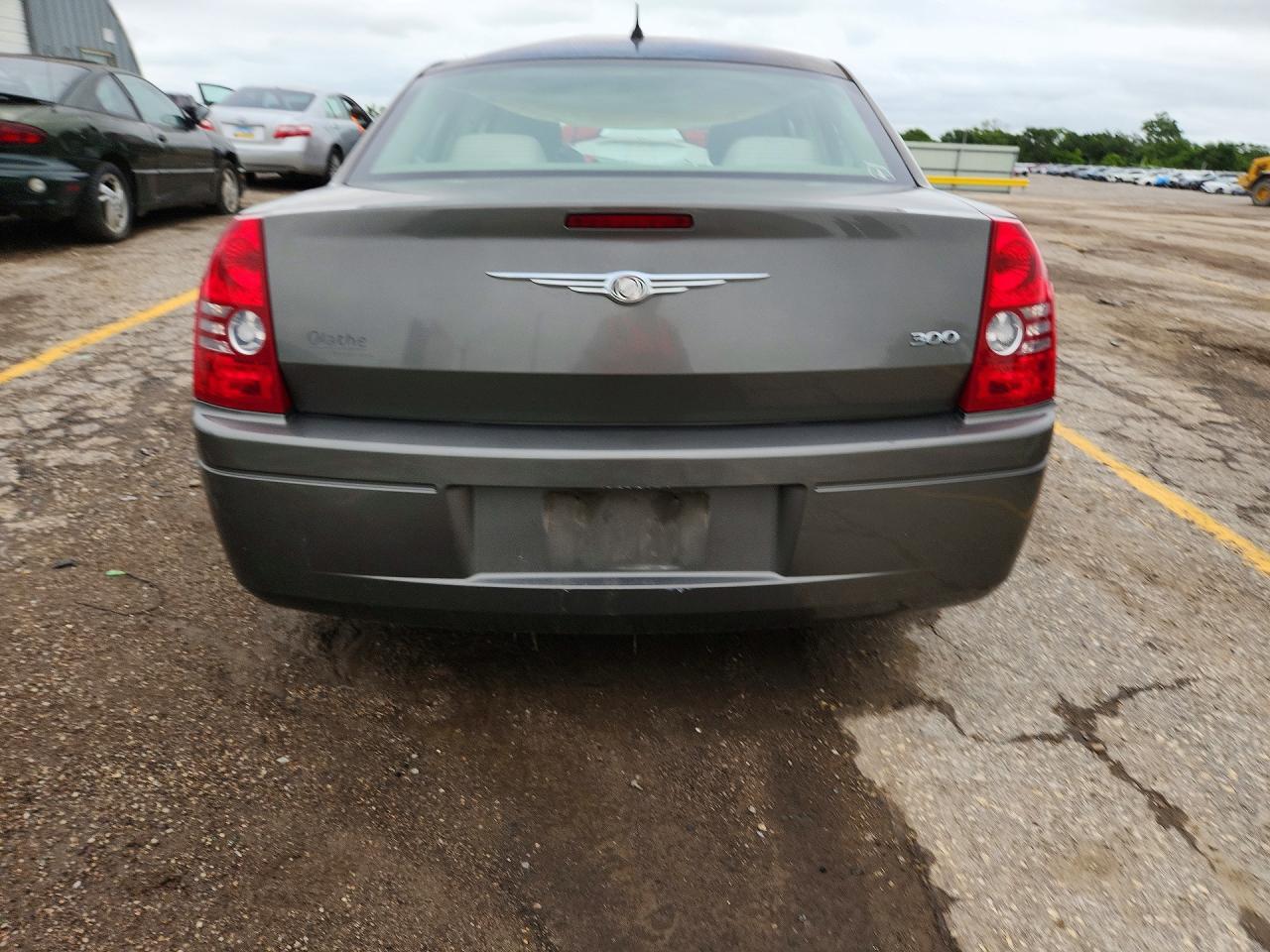 2008 Chrysler 300 Lx - Image 6