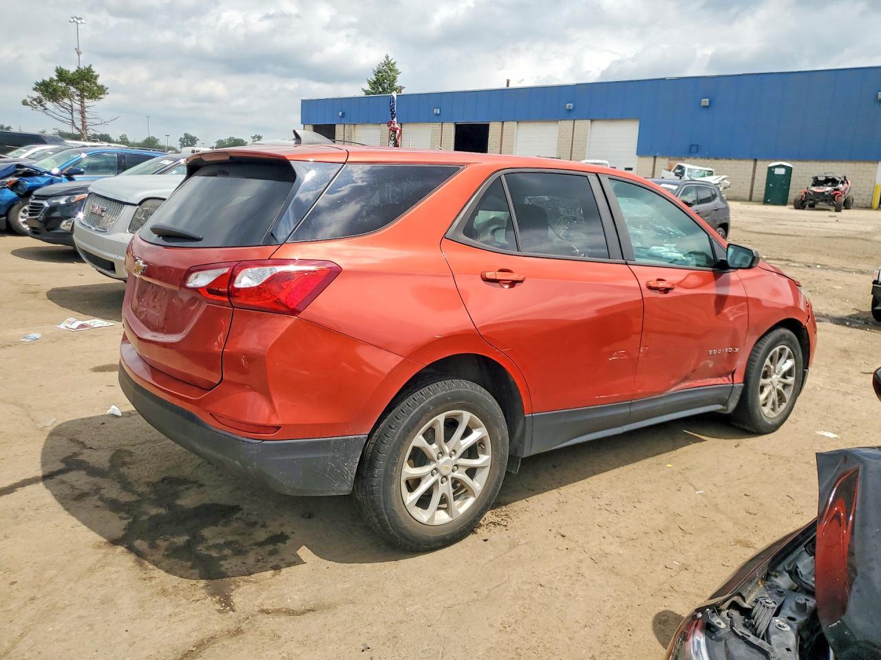 2020 Chevrolet Equinox Ls - Image 3