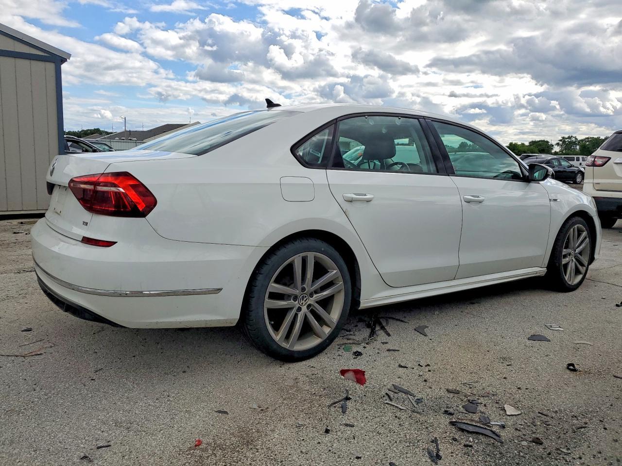 2018 Volkswagen Passat S - Фото 3