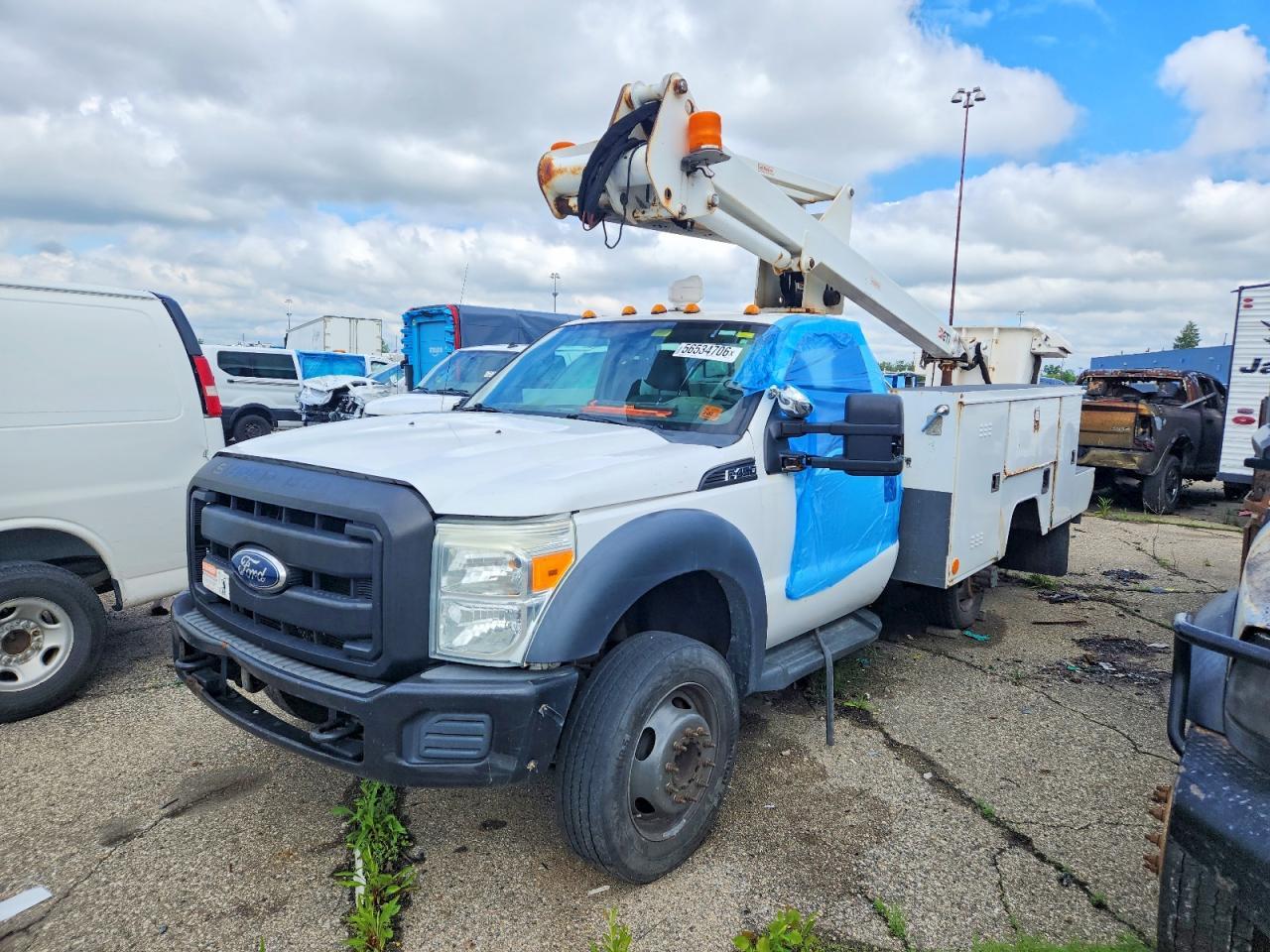 2011 Ford F450 Super - Bucket Truck - Image 2