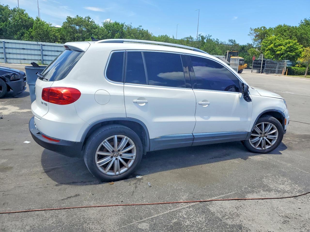 2013 Volkswagen Tiguan S - Фото 3