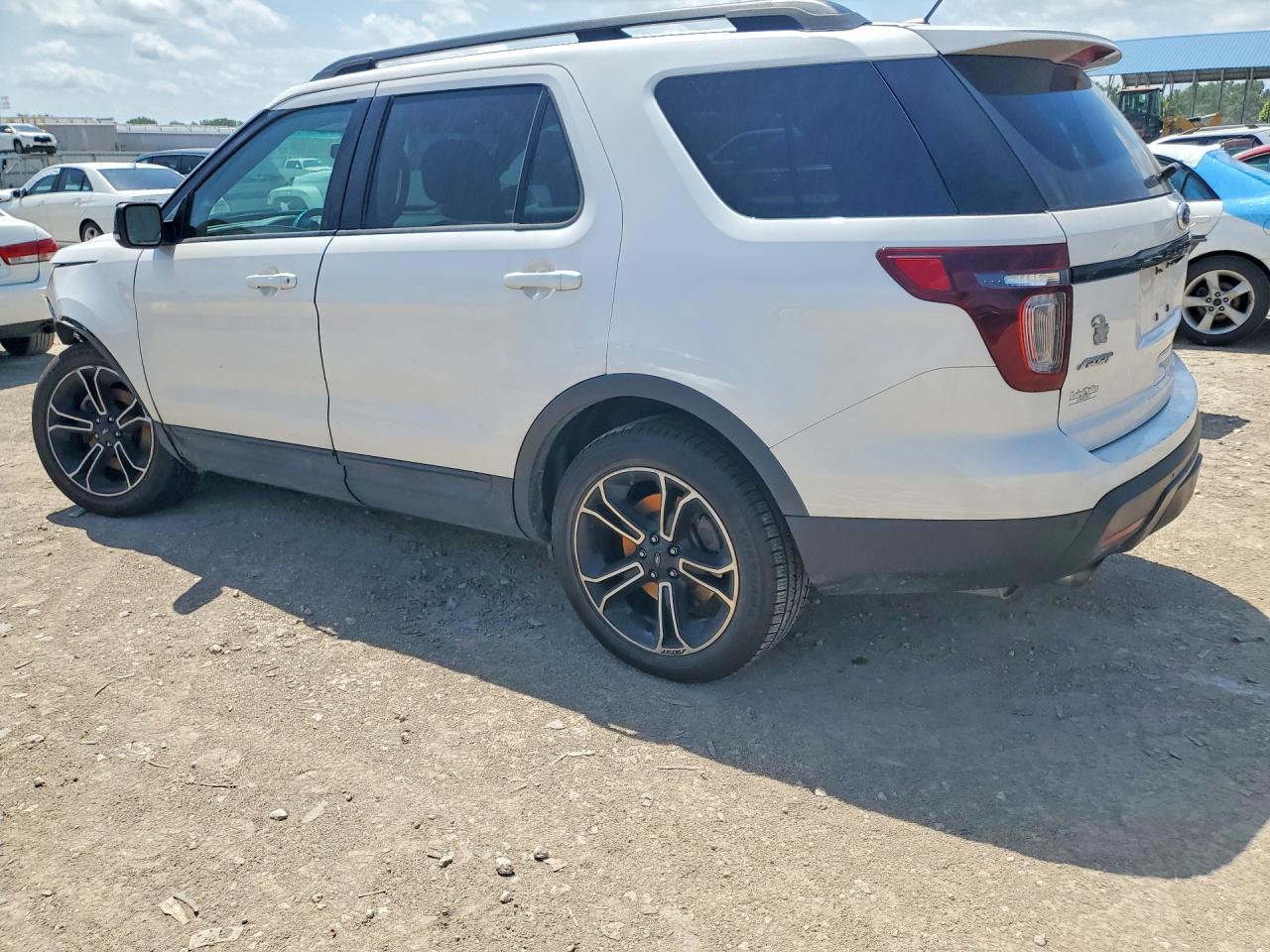 2015 Ford Explorer Sport - Фото 2