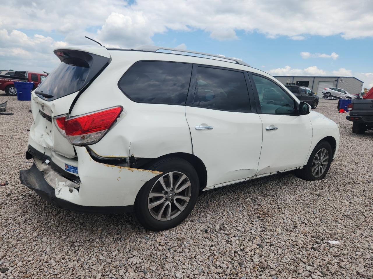 2016 Nissan Pathfinder S - Image 3