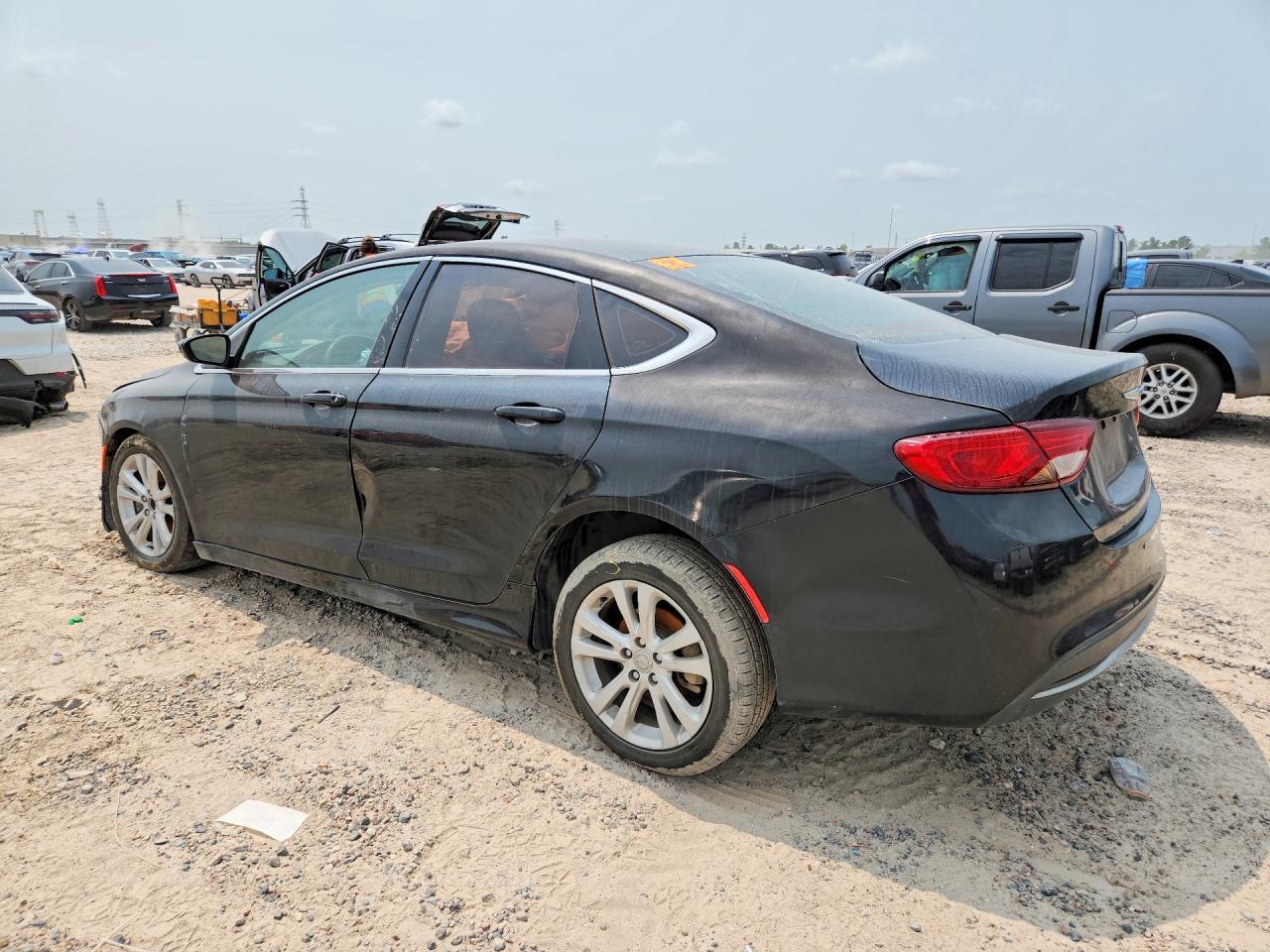 2015 Chrysler 200 Limited - Фото 2
