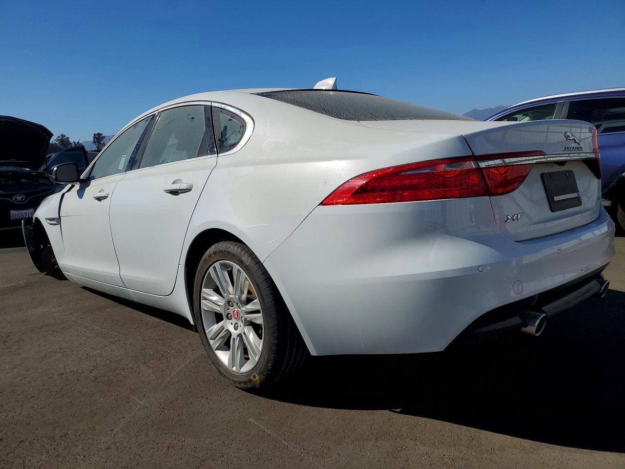 2016 Jaguar Xf Premium - Image 2