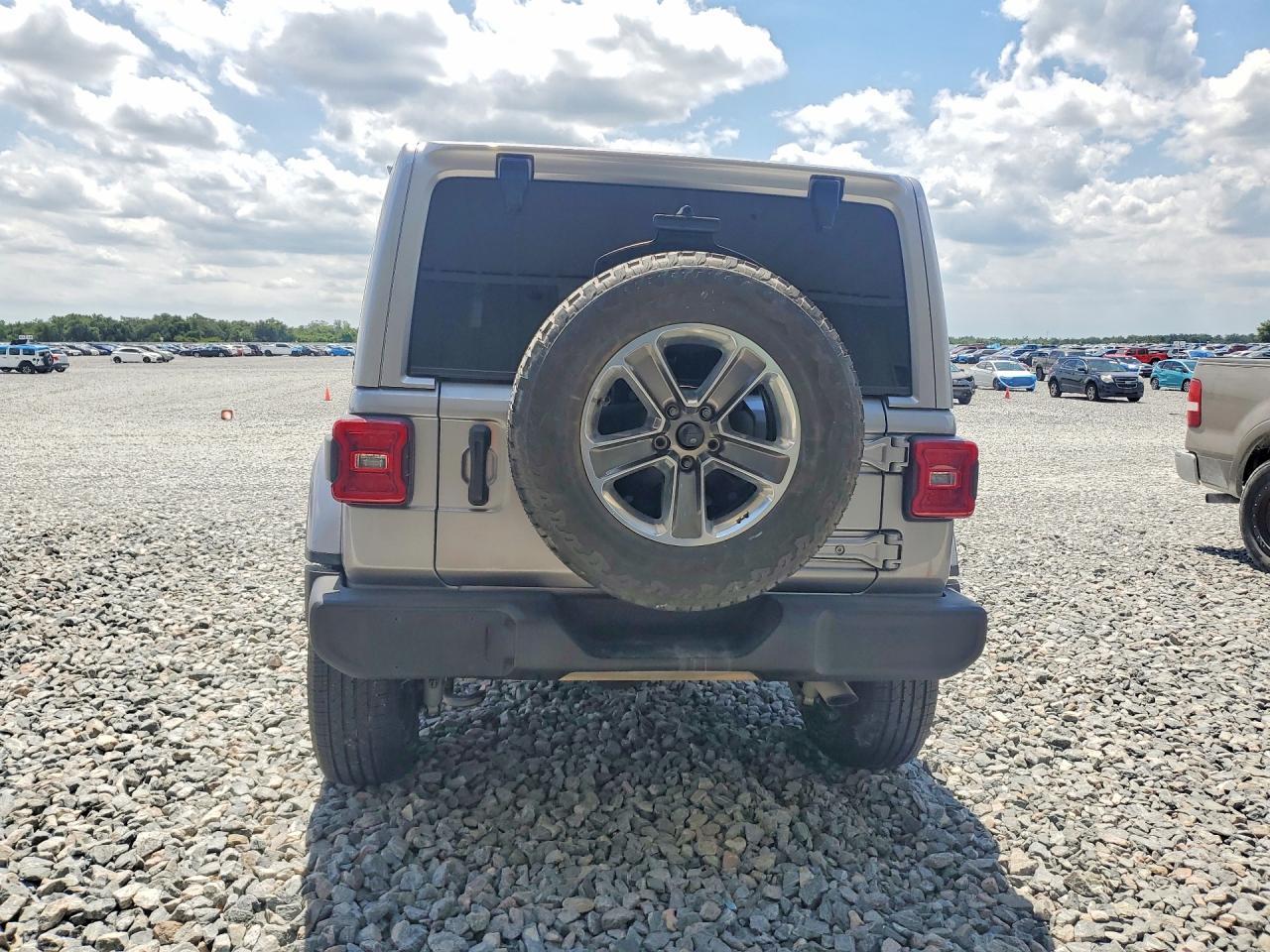 2021 Jeep Wrangler Unlimited Sahara - Фото 6