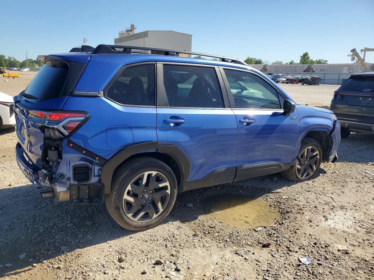 2025 Subaru Forester Premium - Фото 3