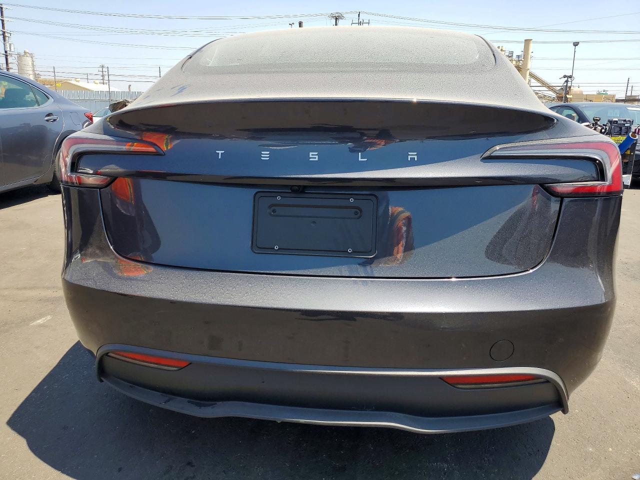 2025 Tesla Model 3 - Фото 6