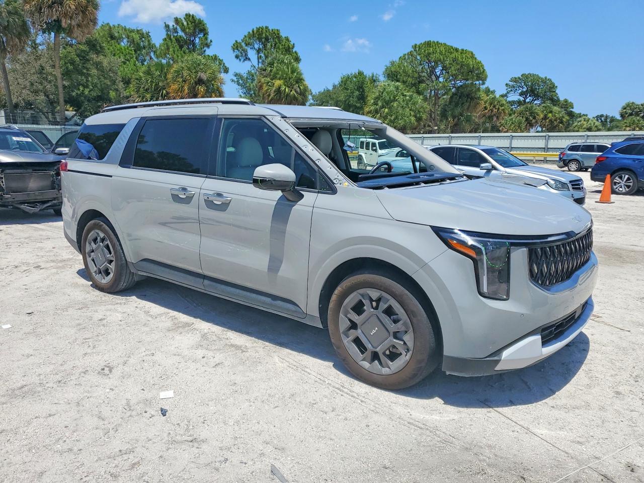 2025 Kia Carnival Ex - Image 4