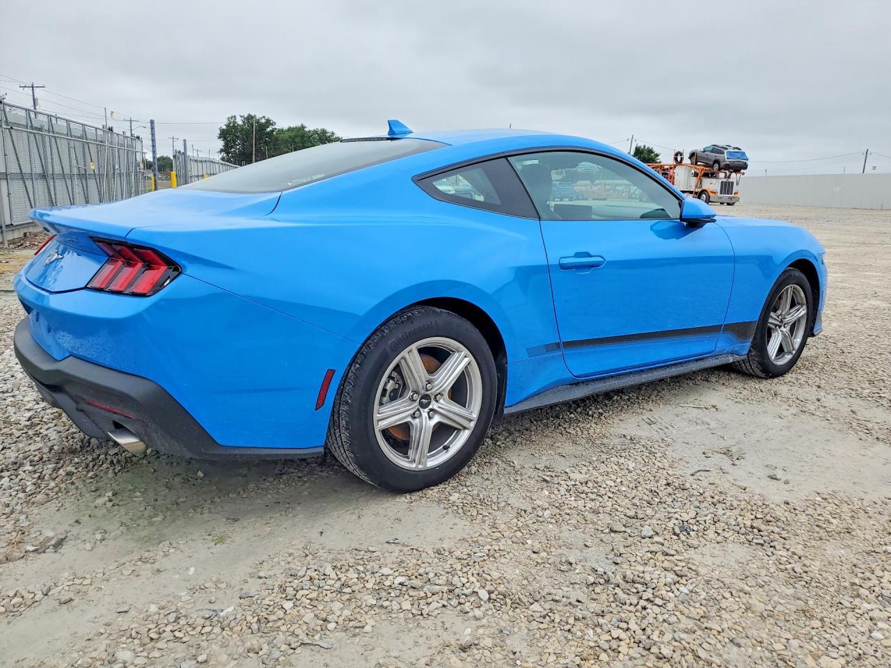 2025 Ford Mustang - Фото 3