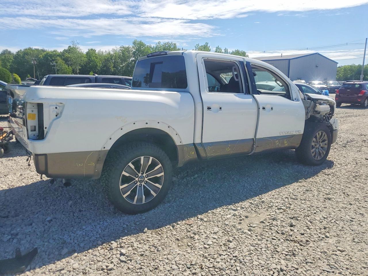 2018 Nissan Titan Platinum Reserve - Фото 3