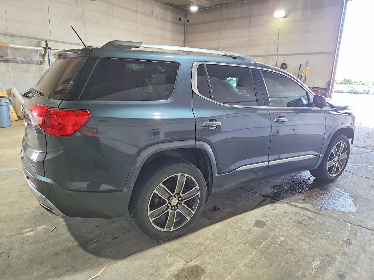 2019 GMC Acadia Denali - Image 3