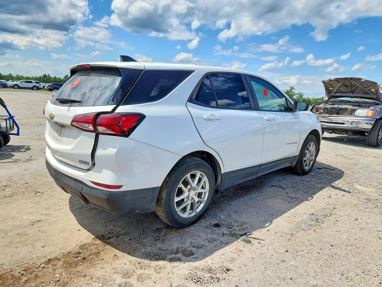 2022 Chevrolet Equinox Ls - Фото 3