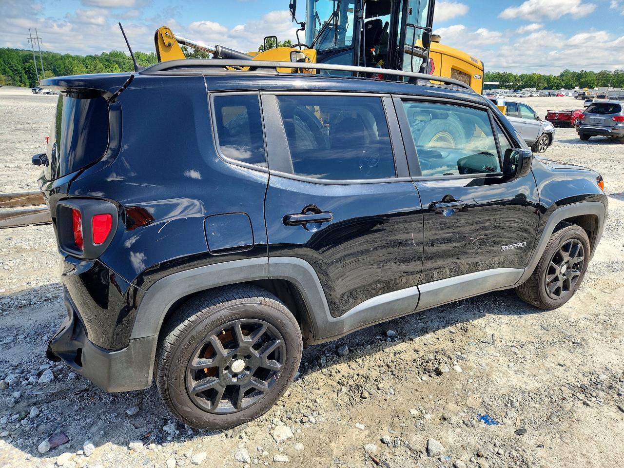 2019 Jeep Renegade Latitude - Image 3