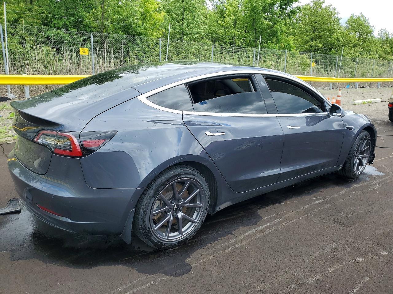 2018 Tesla Model 3 - Фото 3
