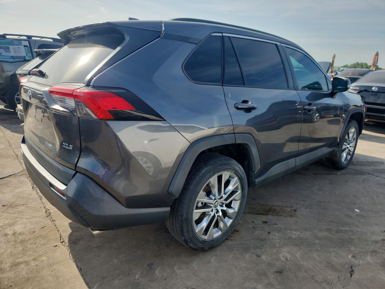 2021 Toyota Rav4 Xle Premium - Image 3