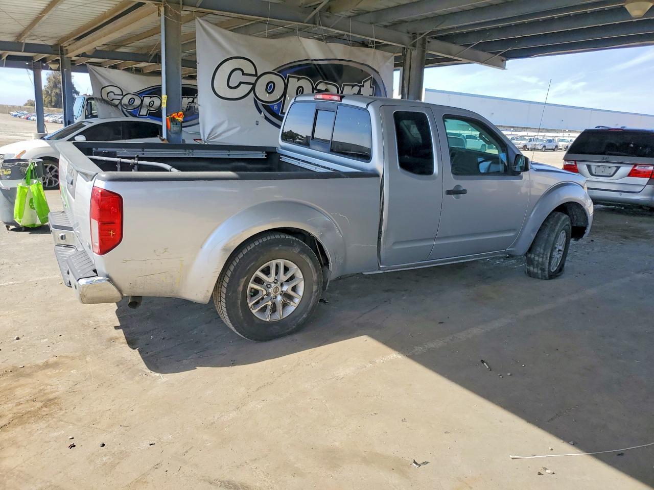 2017 Nissan Frontier Sv V6 - Фото 3