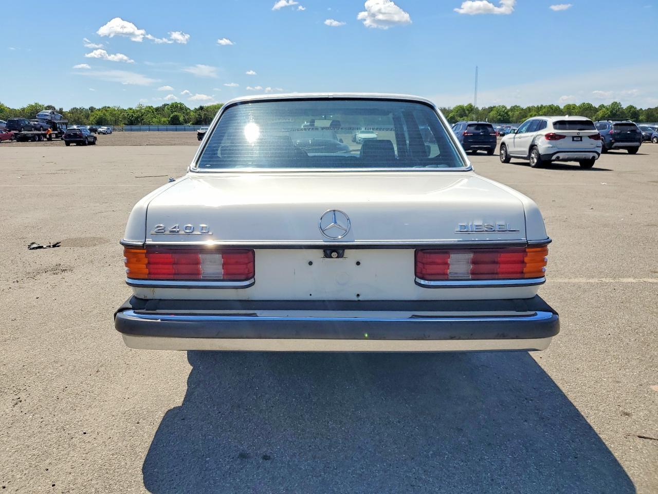 1983 Mercedes-Benz 240 D - Фото 6