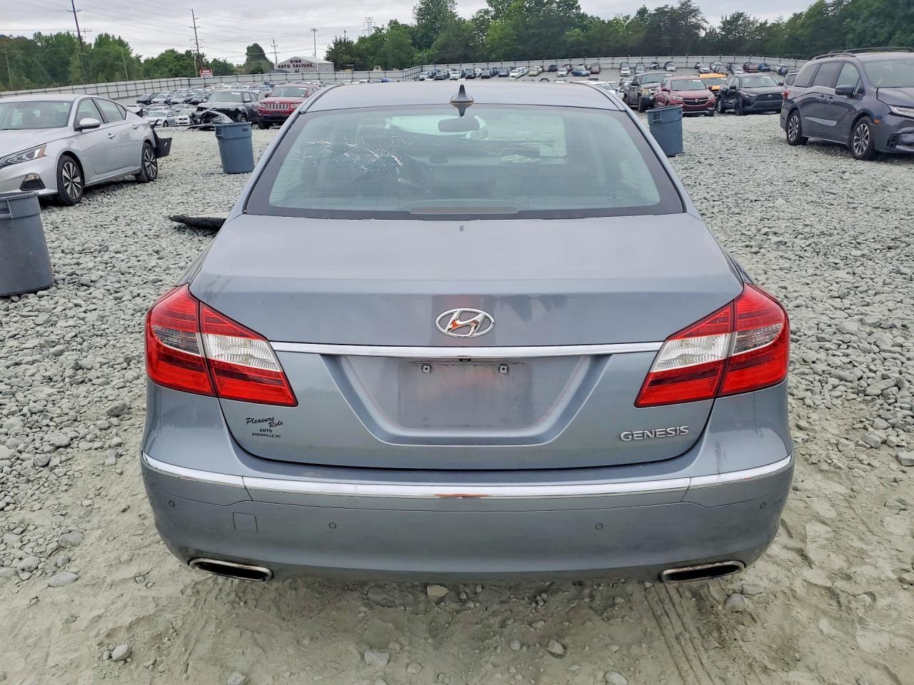 2014 Hyundai Genesis - Image 6