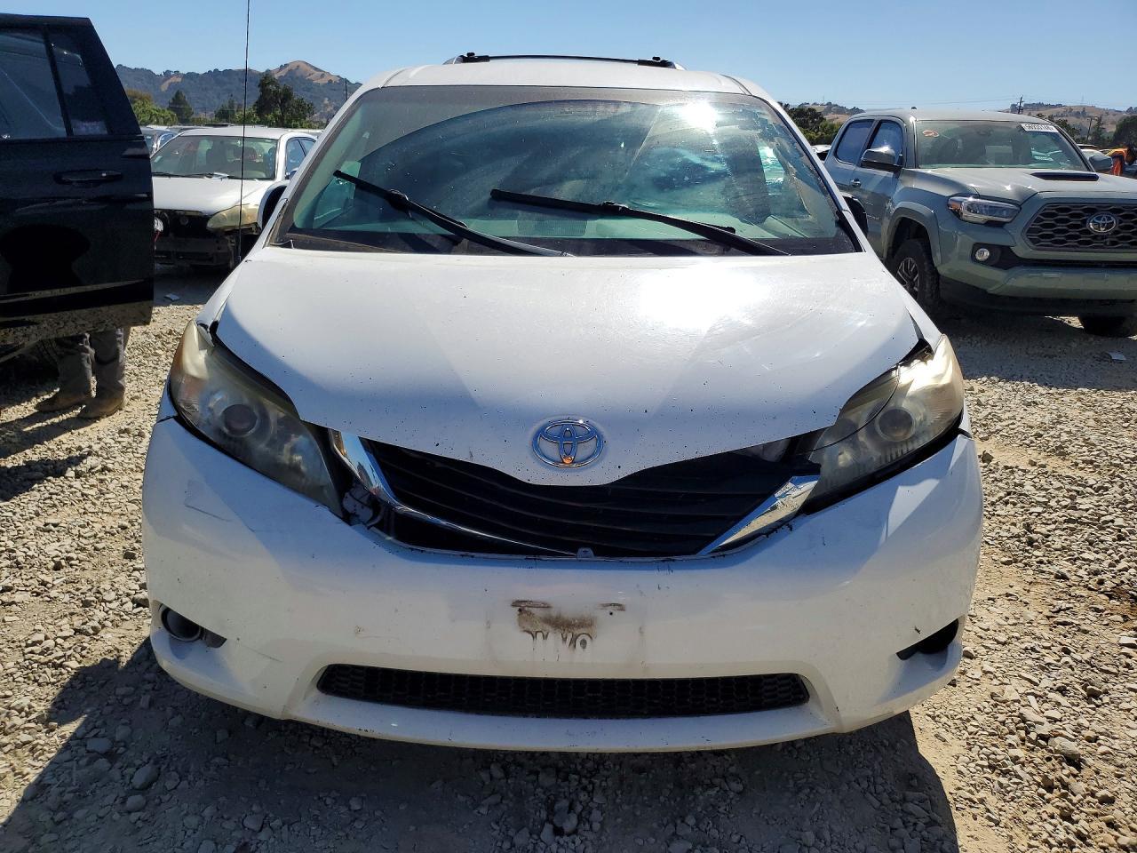 2013 Toyota Sienna Le - Image 5