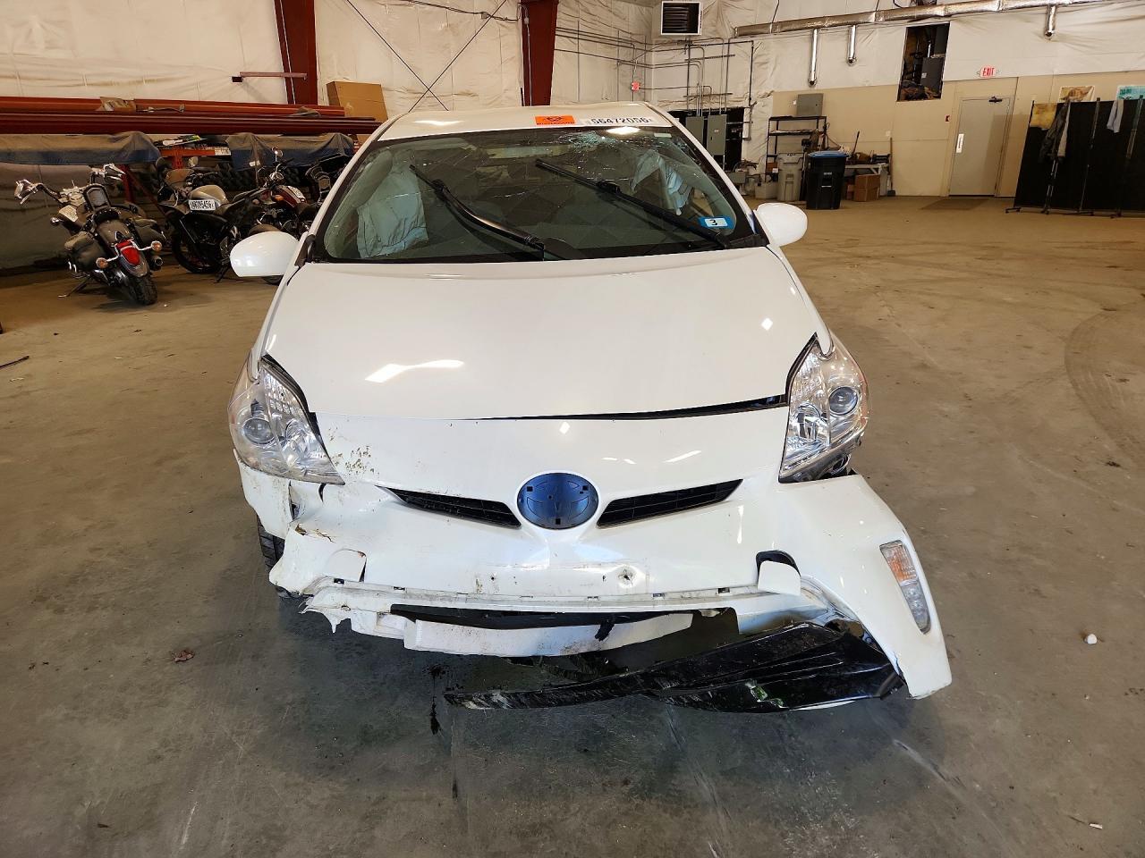 2014 Toyota Prius Three - Image 5