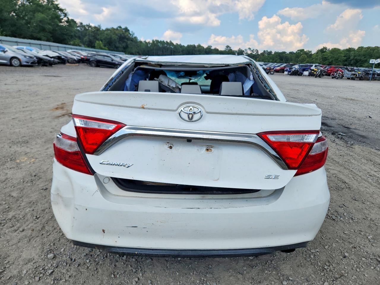 2016 Toyota Camry Se - Image 6