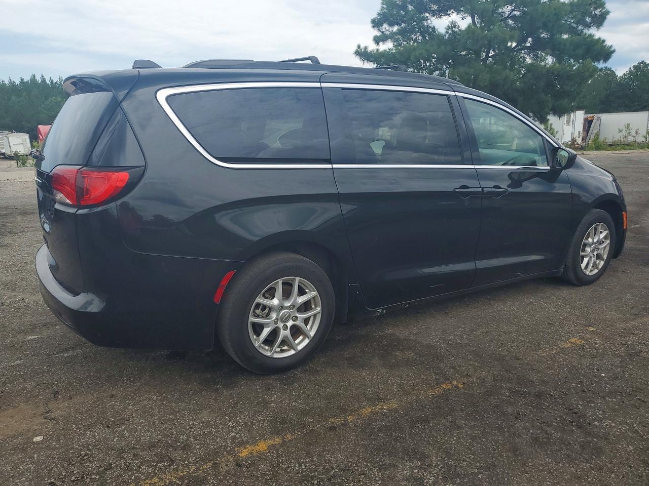 2020 Chrysler Voyager Lxi - Фото 3
