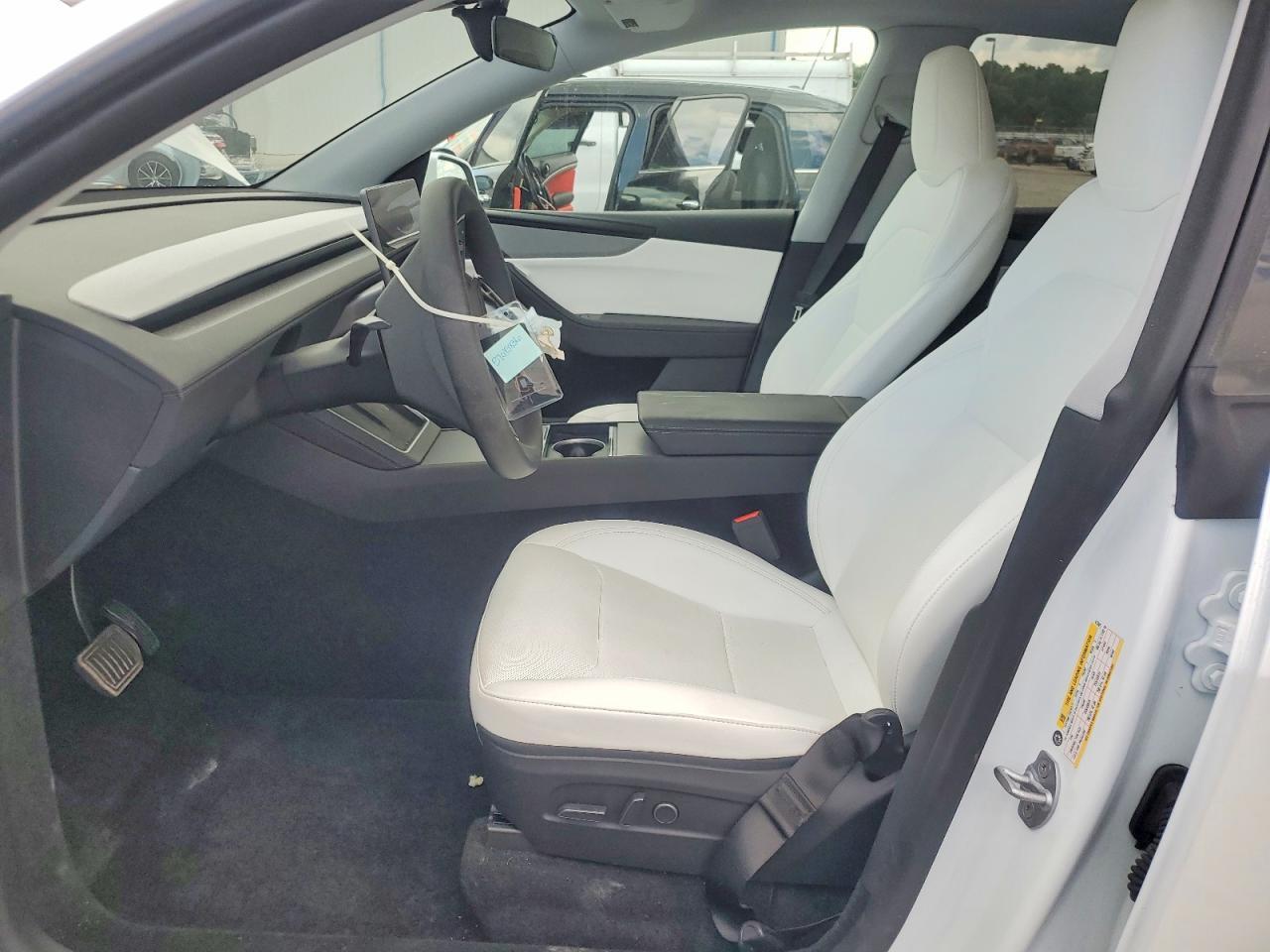 2026 Tesla Model Y - Фото 7