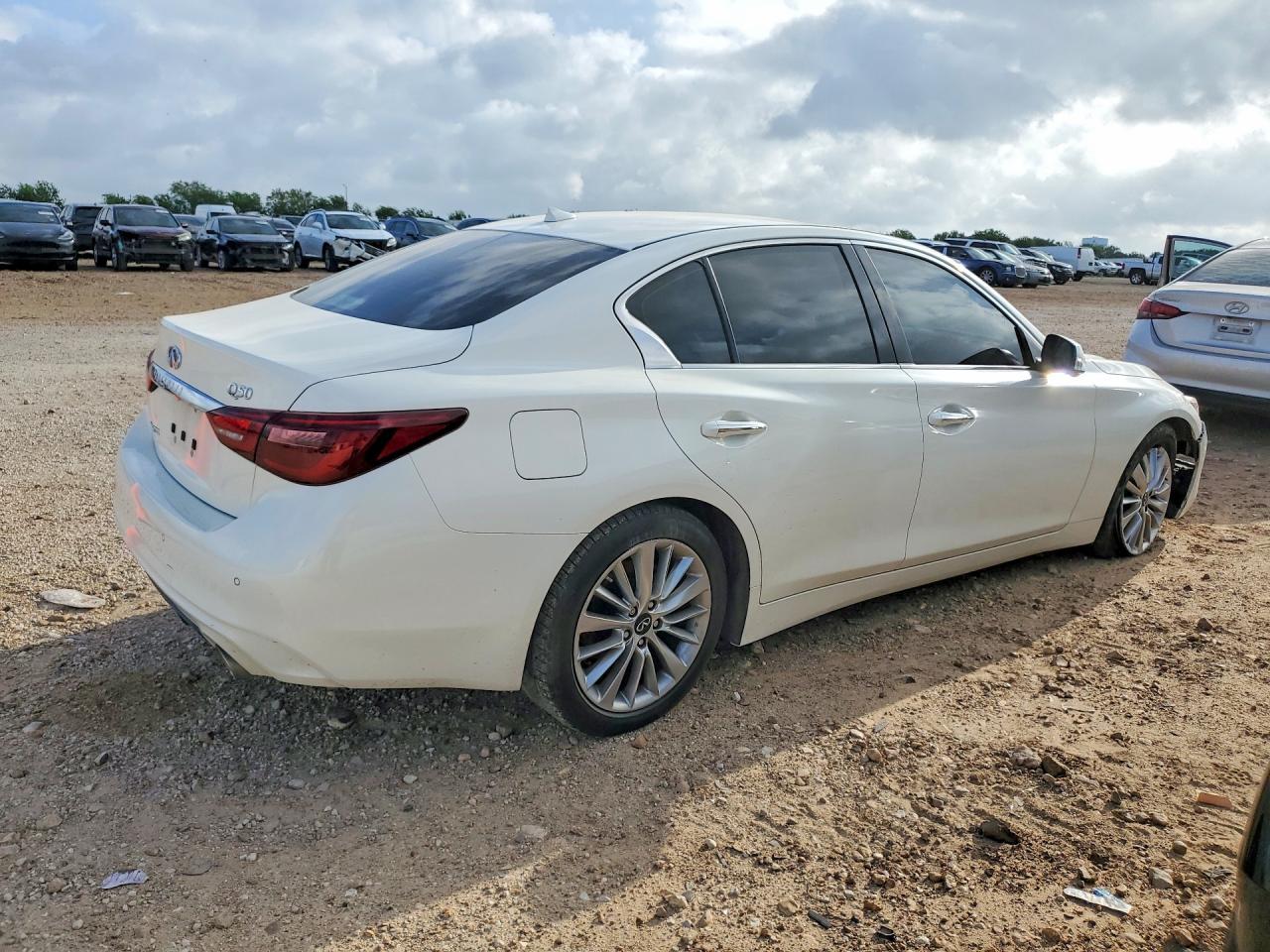 2021 Infiniti Q50 Luxe - Image 3
