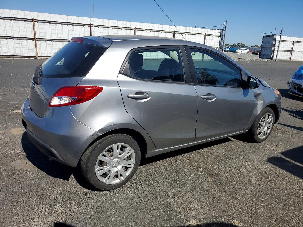 2014 Mazda Mazda2 Sport - Image 3