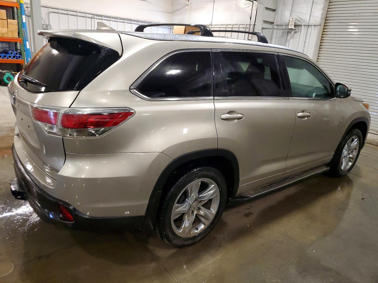 2015 Toyota Highlander Limited Platinum - Фото 3