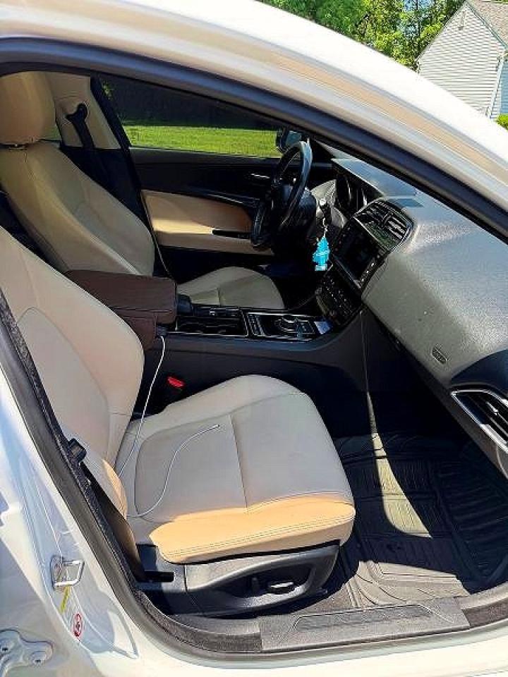 2018 Jaguar Xe Premium - Image 5