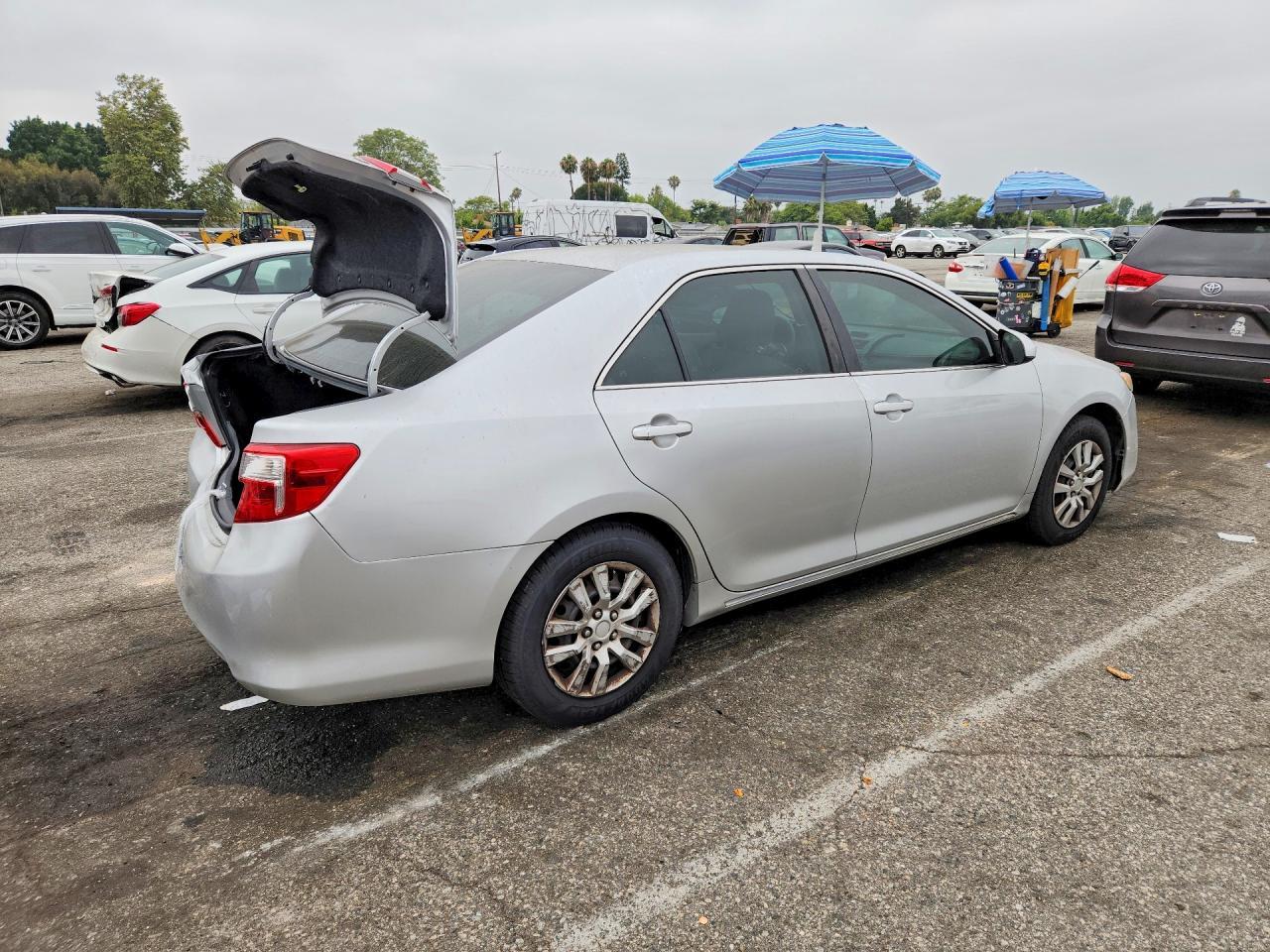 2014 Toyota Camry Le - Image 3