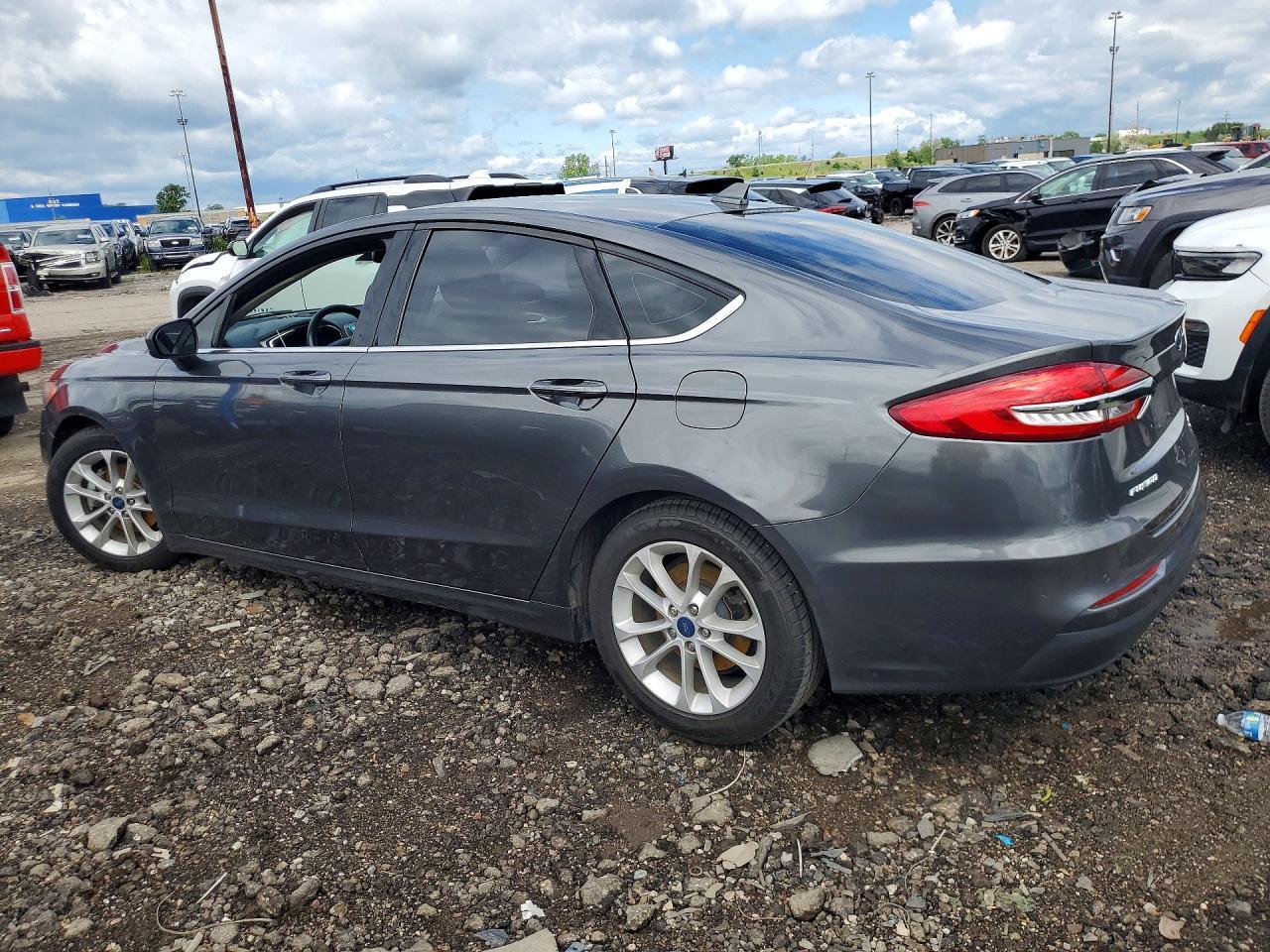 2020 Ford Fusion Se - Фото 2