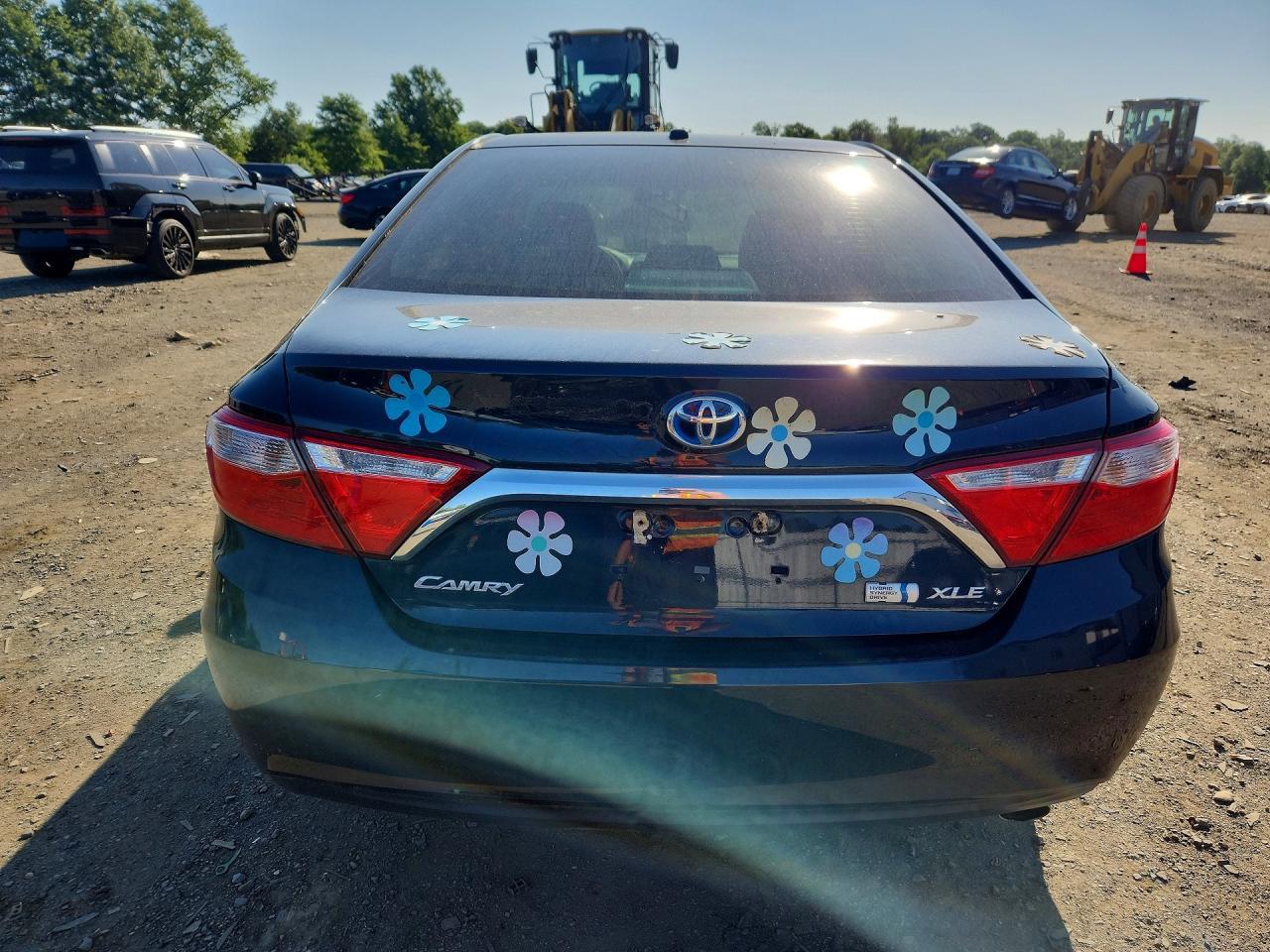 2015 Toyota Camry Hybrid - Image 6