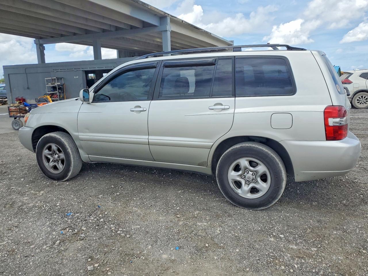 2004 Toyota Highlander Base - Фото 2