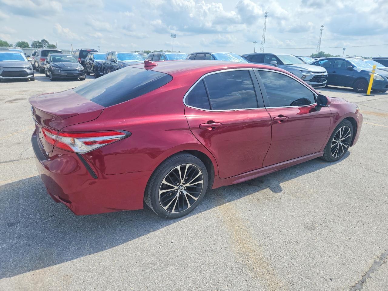 2018 Toyota Camry Se - Image 3