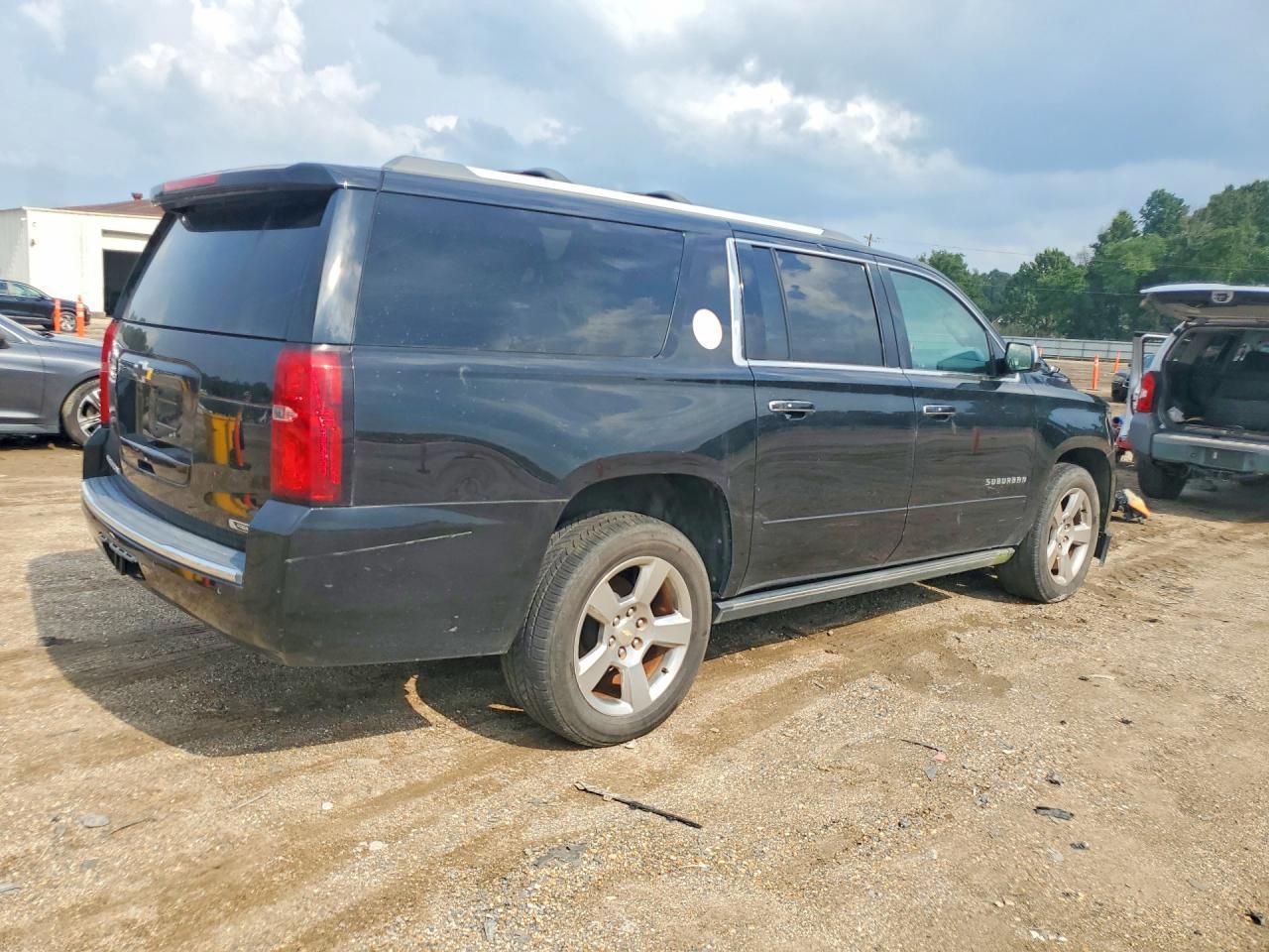 2018 Chevrolet Suburban K1500 Premier - Image 3